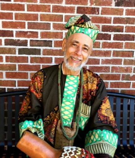 Chief Obakunle Akinlana performing